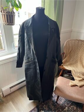 Vintage 80’s Black Leather and suede trench coat women’s medium